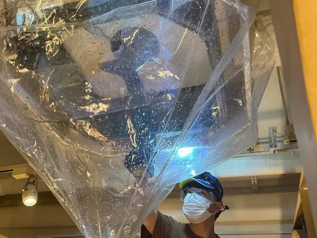 業務用4方向エアコンの風速、温度を徹底的に改善します。サービスの画像