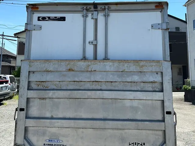 [業歴10年の実績] ２ｔトラック箱車 ２名 [損害保険加入済み] お見積り無料サービスの画像