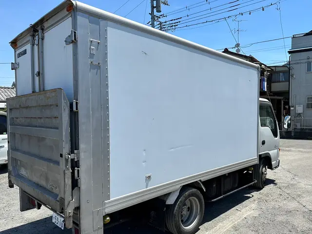 [業歴10年の実績] ２ｔトラック箱車 ２名 [損害保険加入済み] お見積り無料サービスの画像