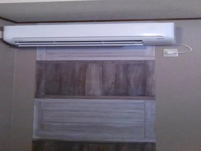 夜でも対応　お手持ちのエアコン設置承ります。配管洗浄、隠蔽配管工事承ります。サービスの画像