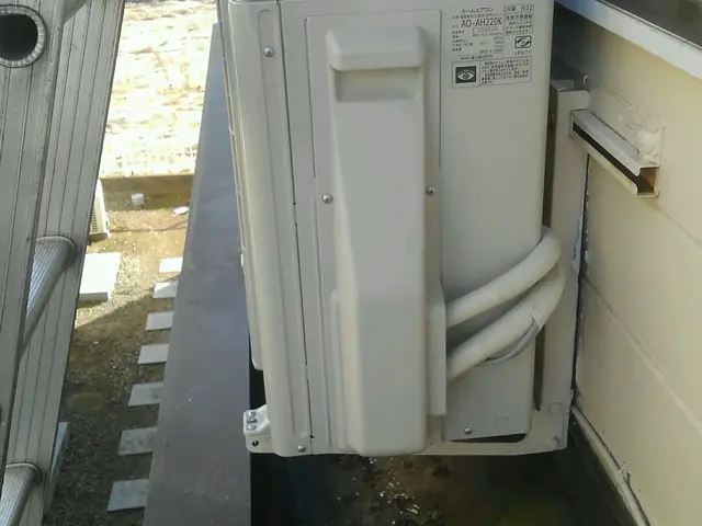 夜でも対応　お手持ちのエアコン設置承ります。配管洗浄、隠蔽配管工事承ります。サービスの画像