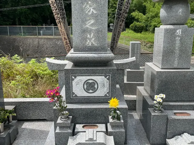 【墓地清掃士資格者在籍】都内近郊お墓参り代行、墓石クリーニングのお墓の未来ラボサービスの画像