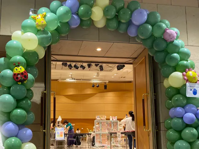 アーチパーチ―モールのバルーンでわくわく空間づくり！