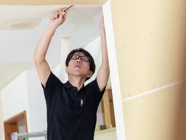 石膏ボードを補修して、クロスを貼って仕上げますサービスの画像