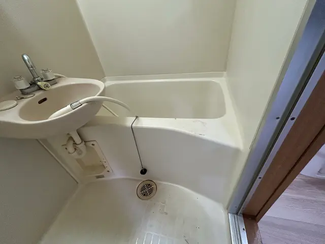 長年こびりついた浴室のカビ・水垢も、Clean+にお任せください！サービスの画像