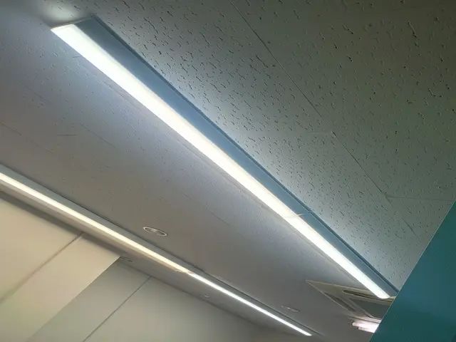 現在蛍光灯になっている部分をLED照明に変更します。特殊な蛍光灯でも相談くださいサービスの画像