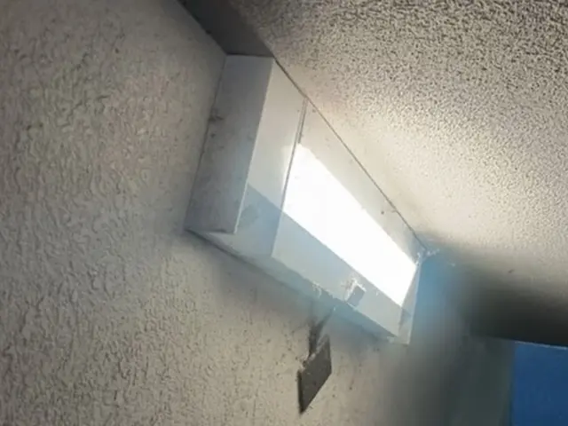 現在蛍光灯になっている部分をLED照明に変更します。特殊な蛍光灯でも相談くださいサービスの画像