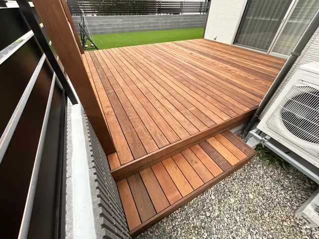 ウッドデッキの再塗装サービスの画像