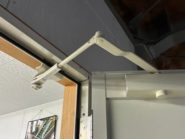 ドア・扉の建て付け修理サービスの画像