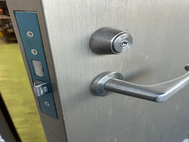 ドア・扉の建て付け修理サービスの画像