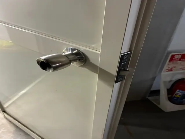 ドア・扉の建て付け修理サービスの画像