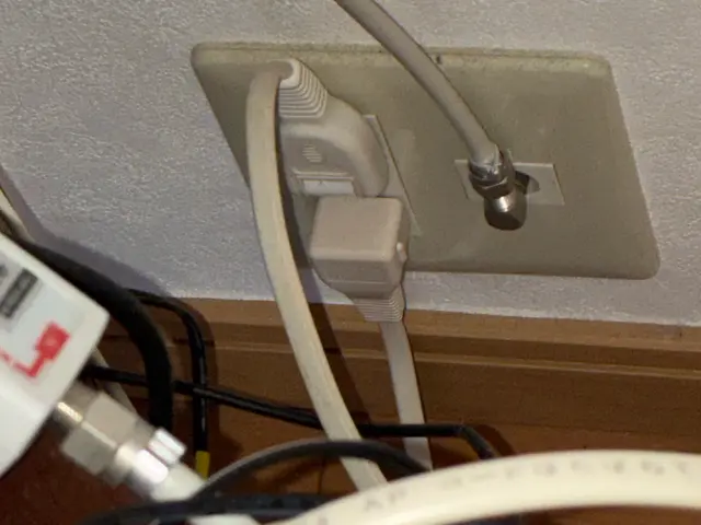 古くなったテレビ端子の交換サービスの画像