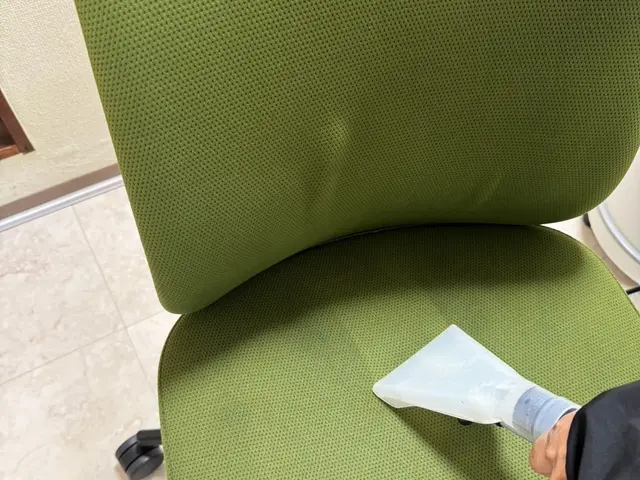 ☆オフィス・デスクチェア丸洗い☆食べこぼしのシミ・粗相・嘔吐などを除菌、消臭！サービスの画像