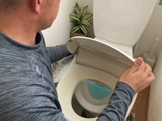 《温水専用便座(ウォッシュレット)の取り外し》はお任せ下さい！サービスの画像