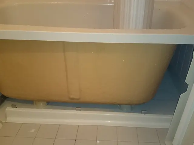 夫婦2人で訪問！役割分担で作業が速い。エプロン内部高圧洗浄！汚れ落ちが違います。サービスの画像