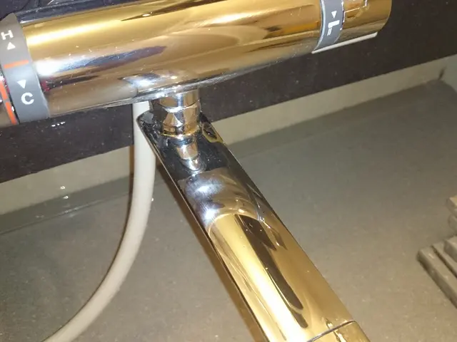 夫婦2人で訪問！役割分担で作業が速い。エプロン内部高圧洗浄！汚れ落ちが違います。サービスの画像