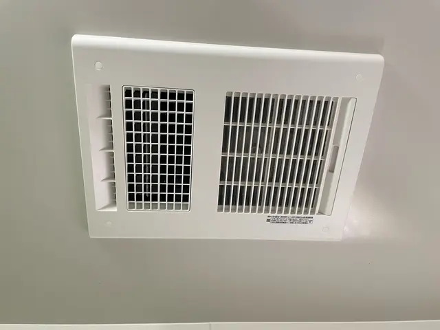 浴室換気扇の交換工事になります。　　交換にお困りの際はお気軽にご相談下さい。サービスの画像