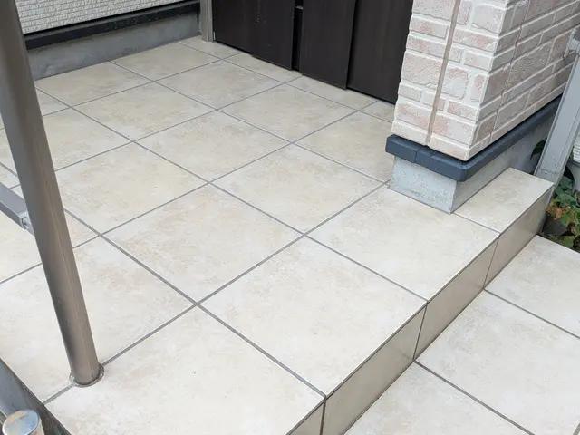 玄関やアプローチのカビ黒ずみを高圧洗浄でスッキリ！忙しいあなたに代わりお掃除！サービスの画像