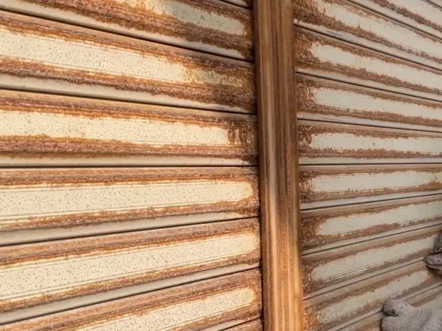 ◆即レス・即対応・無料見積OK◆汚れたシャッターを綺麗に蘇らせます！サービスの画像