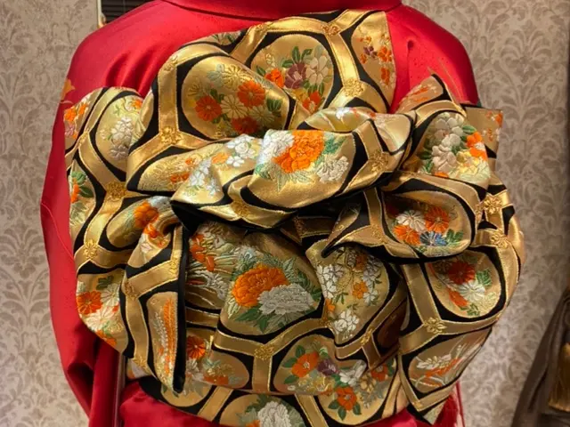 着物で素敵な1日を過ごせますようにサポートさせて頂きます。