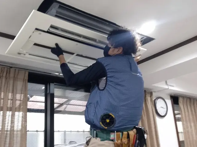 ダイキン家庭用1.2方向2000円引き。業歴12年。元エアコン屋。壁掛け対応可。サービスの画像