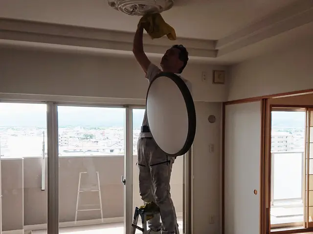 【 業歴30年の経験実績！】女性スタッフ同行OK！美装プロの照明クリーニング工事サービスの画像