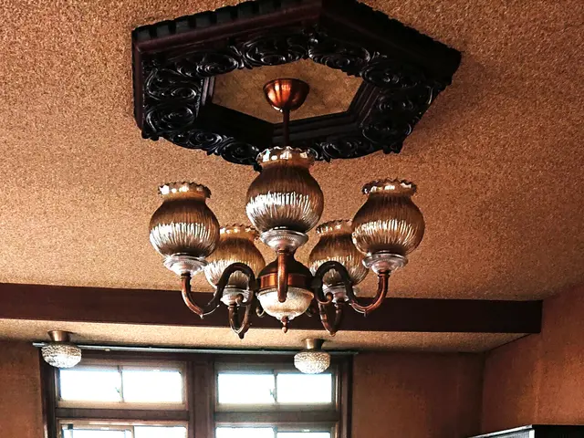 【 業歴30年の経験実績！】女性スタッフ同行OK！美装プロの照明クリーニング工事サービスの画像