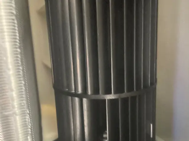 通常の清掃では取れないエアコン内部の汚れも徹底的に分解・高圧洗浄いたします。サービスの画像