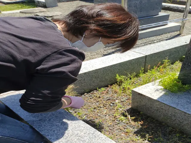 心を込めて、お墓参りの代行をいたします。サービスの画像