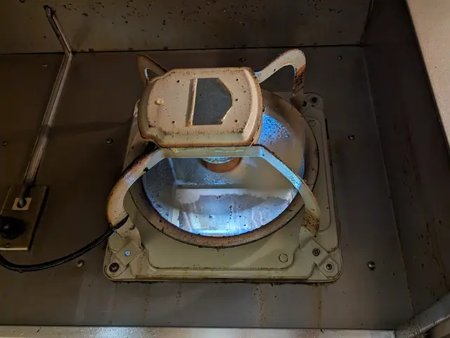 ギトギト油もスッキリきれい☆換気効率UP！内部まで徹底洗浄！！損害保険加入済サービスの画像