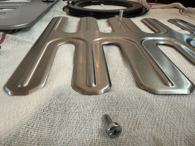 毎日使うからこそ！早めの大掃除を。女性スタッフの丁寧レンジフードクリーニングサービスの画像