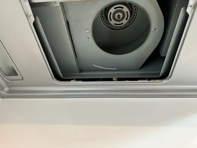 毎日使うからこそ！早めの大掃除を。女性スタッフの丁寧レンジフードクリーニングサービスの画像