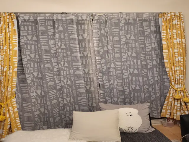 カーテンレール、ブラインド、ロールスクリーンなどプロが格安にて取り付けサービスの画像