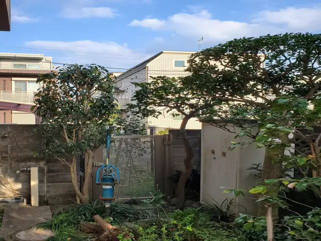 お見積り無料　お庭の木の剪定ならお任せくださいサービスの画像