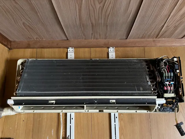 お客様の悩みと真摯に向き合う！丁寧に作業する親しみやすいサービスサービスの画像