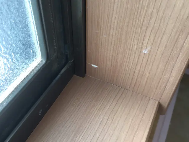 〜関東エリア群馬拠点〜ダイノックシートで色褪せてしまった窓枠を復活！サービスの画像