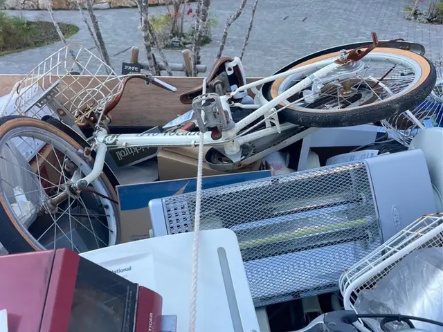 まずは【サービスについて質問する】から回収物のお写真をお願いします。スピード対応サービスの画像