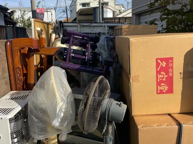 まずは【サービスについて質問する】から回収物のお写真をお願いします。スピード対応サービスの画像