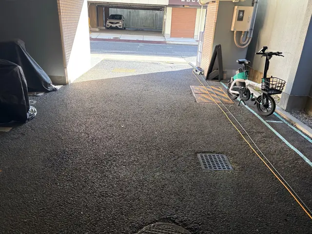 【名古屋本店のみ】即日・土日祝日対応可能！駐車場のコケや汚れを綺麗にします！サービスの画像