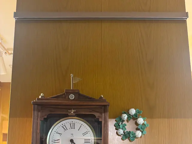 ピクチャーレール取付、正確に下地に取付、カット対応サービスの画像