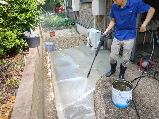 ご自宅・施設の玄関前クリーニングお任せください　高圧洗浄機　ポリッシャー機械作業サービスの画像
