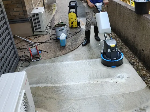 ご自宅・施設の玄関前クリーニングお任せください　高圧洗浄機　ポリッシャー機械作業サービスの画像