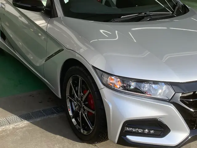 室内の徹底清掃+細部までの徹底洗車+簡易コート施工を　お車の中も外も洗車致しますサービスの画像