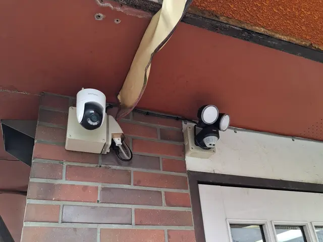 防犯カメラの取り付けをいたします。サービスの画像