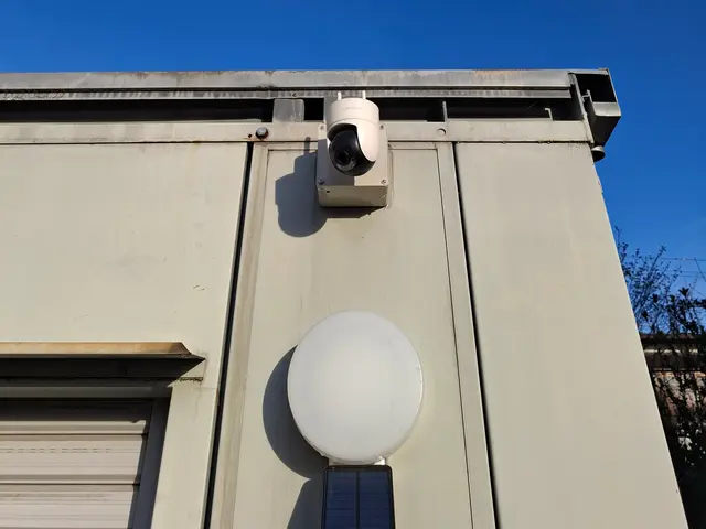 防犯カメラの取り付けをいたします。サービスの画像