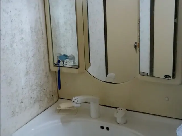 洗面化粧台の交換は水廻りリフォーム工事に特化した当店へ！サービスの画像