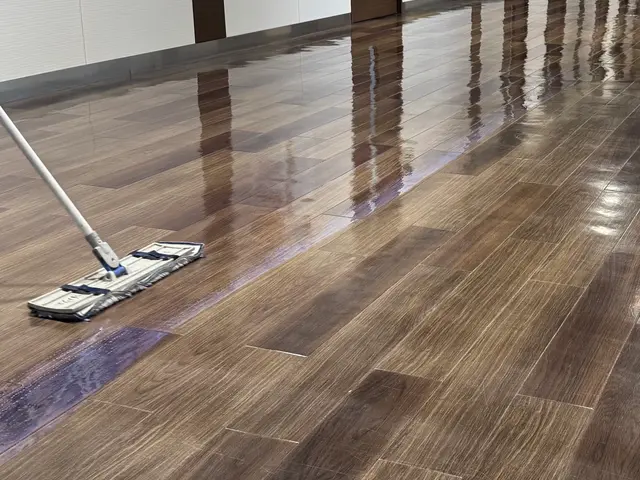 床清掃・ワックスがけ！店舗、施設のフロアをキレイにします！！サービスの画像
