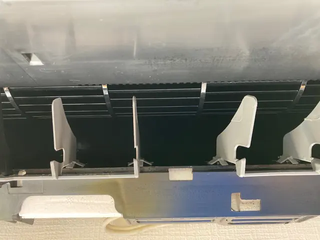 ☆【まだまだ暑いです！汚れが気になったら清掃です！】エアコン分解内部洗浄サービスの画像