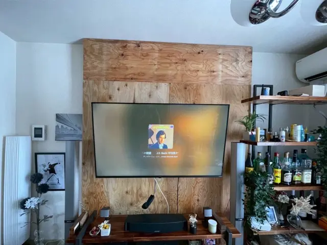 テレビを掛けたり、掛けられるよう壁造作塗装します。サービスの画像