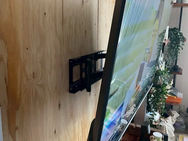 テレビを掛けたり、掛けられるよう壁造作塗装します。サービスの画像